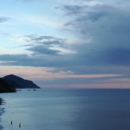 Tinetto Brezza Di Mare Lägenhet Deiva Marina Exteriör bild