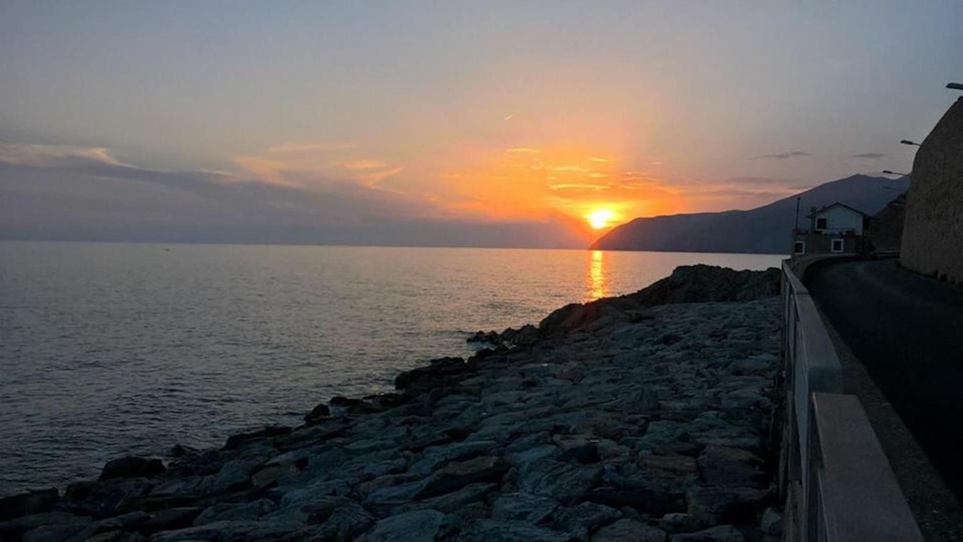 Tinetto Brezza Di Mare Lägenhet Deiva Marina Exteriör bild